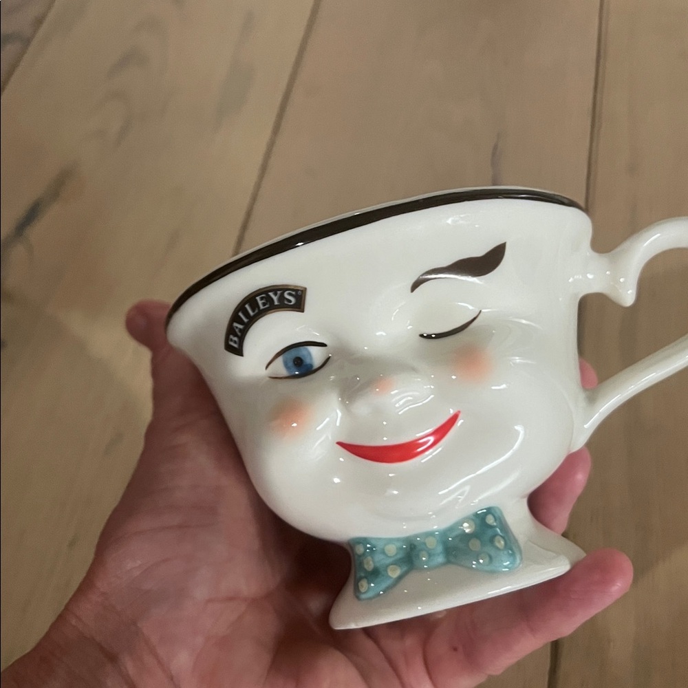 Baileys face mugs, set of two - Picture 4 of 5